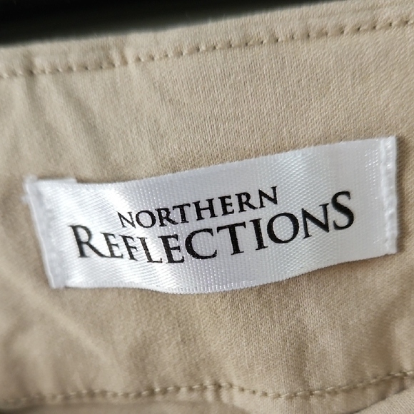 #136 Northern Reflections Tan Casual Super Stretch Shorts Sz Medium - Picture 2 of 6